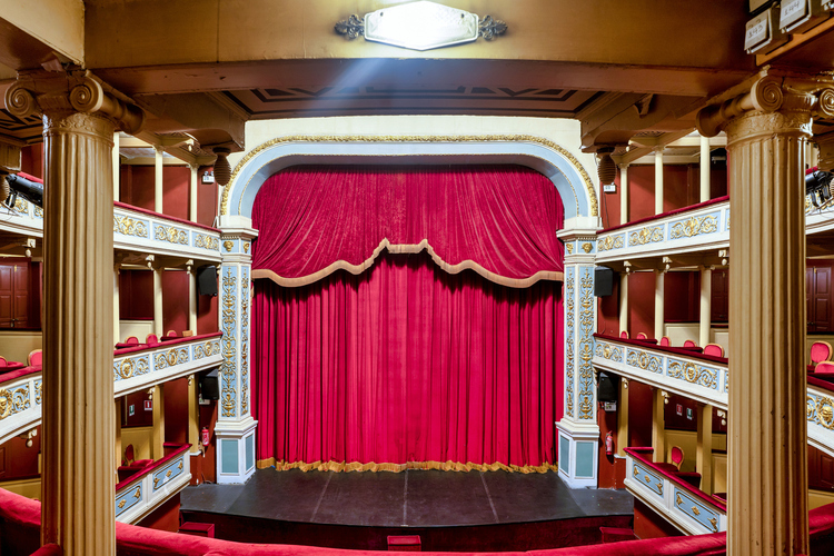 dimotiko_theatro_apollon_6.jpg