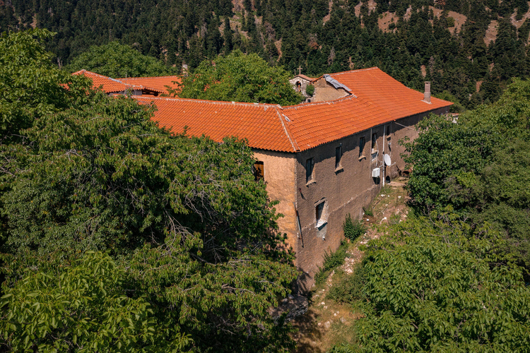 Le monastère de Panagia Chrysopigi Divris ou monastère supérieur ou monastère Zoodochos Pigi