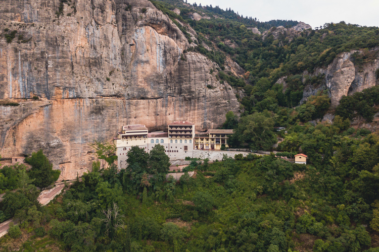 Le Monastère de Méga Spílaion