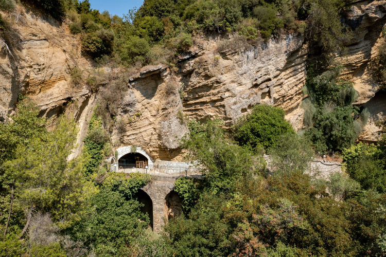 La grotte de Panagia Varkou