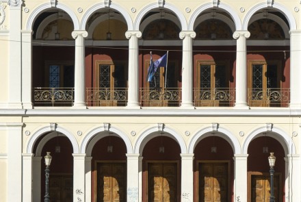 dimotiko_theatro_apollon_1.jpg